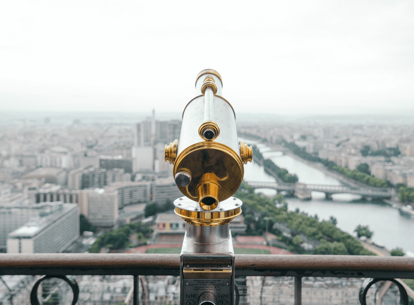 Panorama de Paris depuis la Tour Eiffel, une vue spectaculaire à découvrir avec Kwiik.travel.