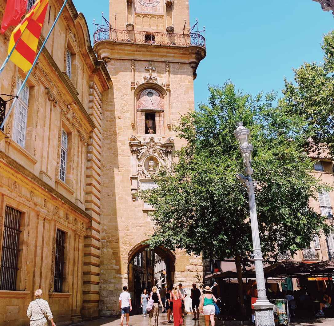 Vue panoramique d’Aix-en-Provence et ses fontaines emblématiques